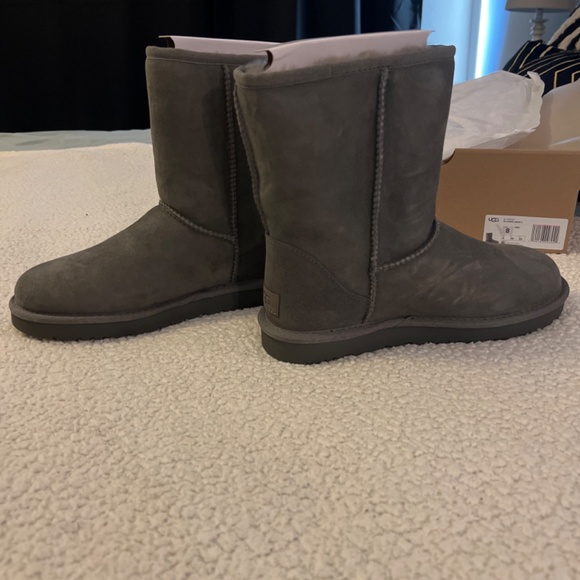 Ugg Classic Short 11 Boots - Picture 4 of 5